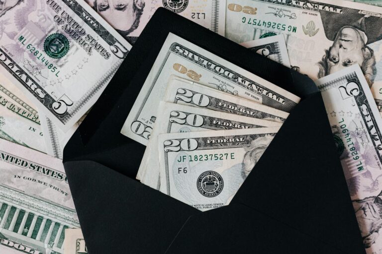 Geld sparen und absichern: Tipps zur richtigen Versicherungswahl in Österreich